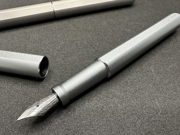 オール金属、男ゴコロくすぐる最高峰の万年筆「stilform INK」を試す
