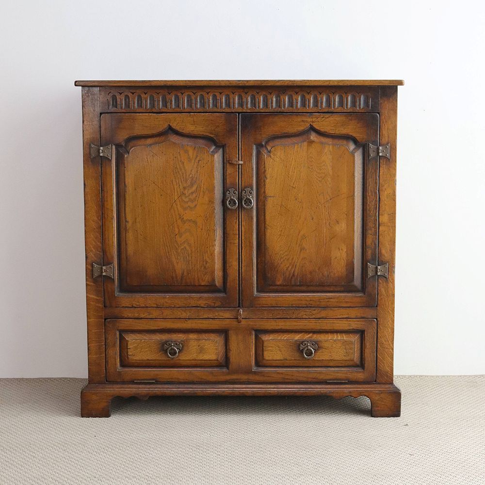 オークの重厚感を楽しんで♪ キャビネット VC108-116 – アンティーク