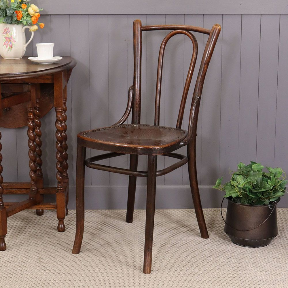 鋲飾りがアクセント♪ ベントウッドチェア VC109-029010