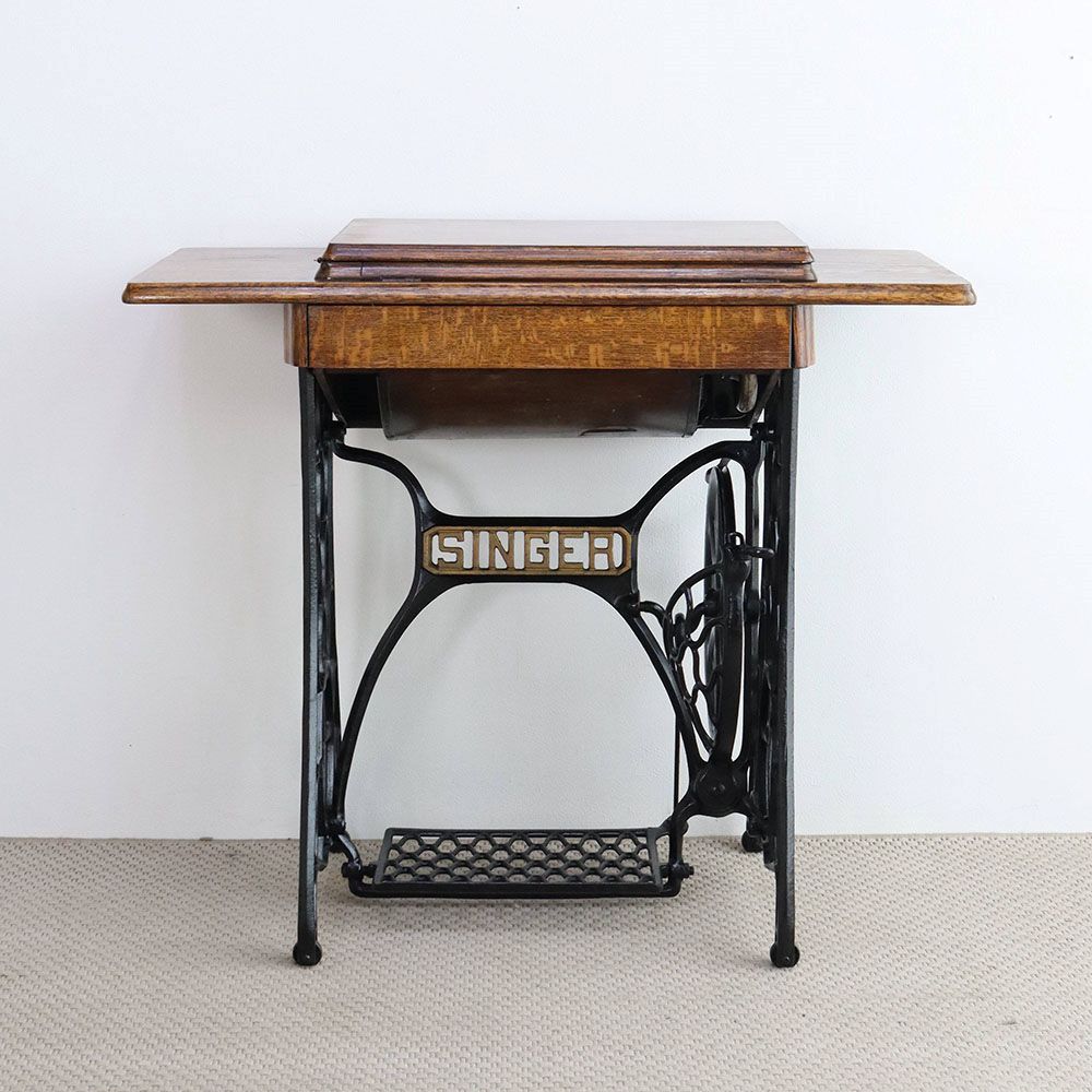 SINGERの足踏みミシン♪ アンティークミシン VC109-256 – アンティーク