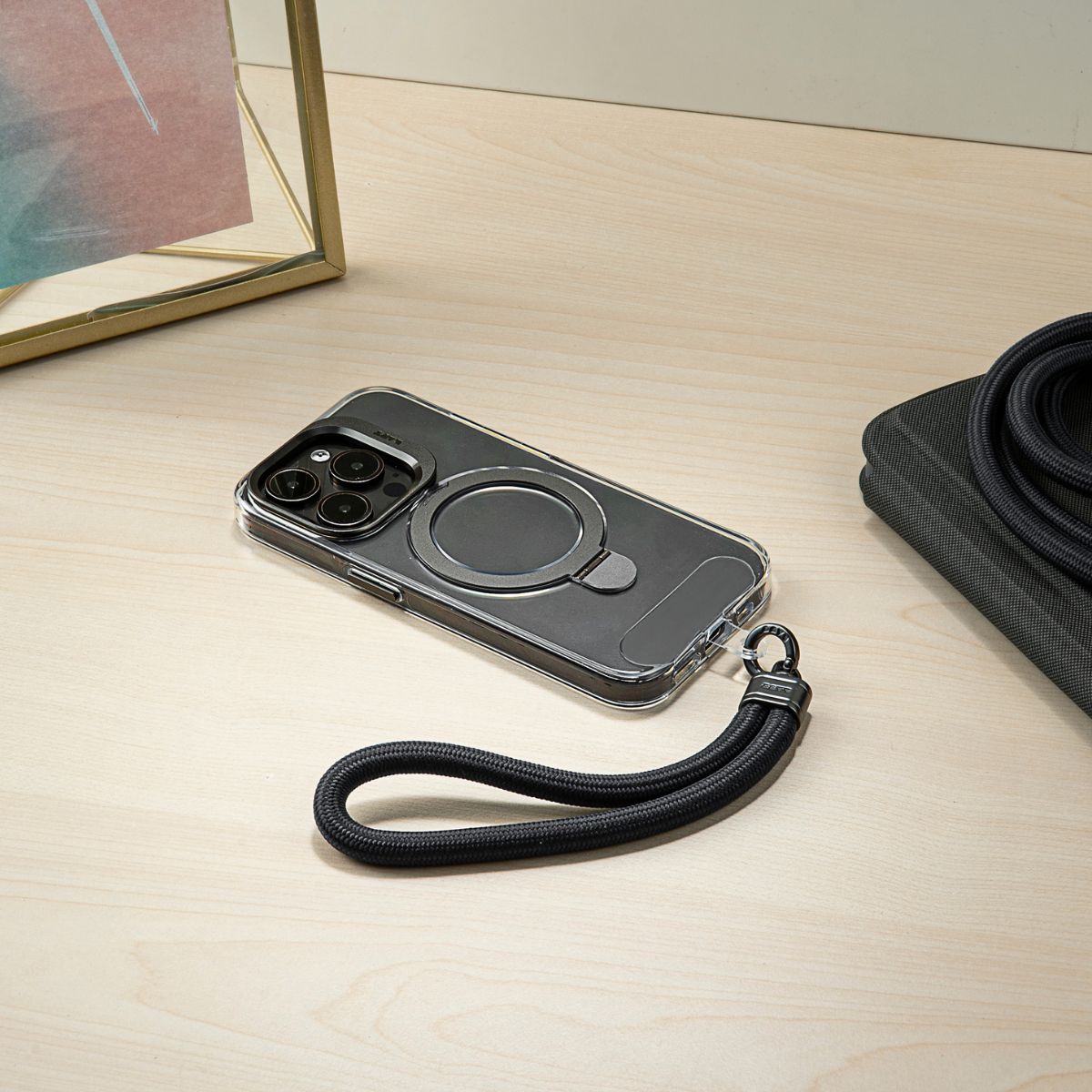 大切なスマホは「LAUT Wrist Strap」でしっかりグリップ、落下を防止