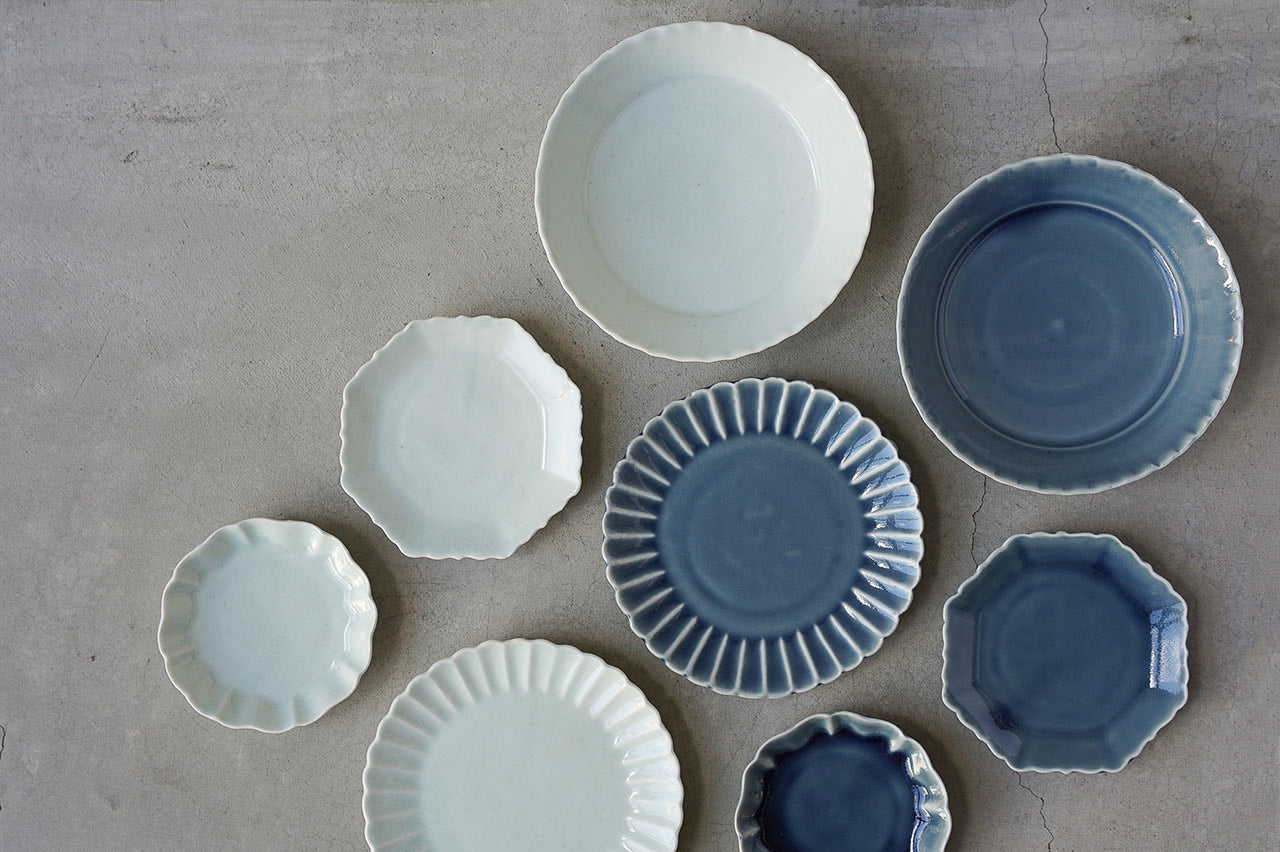 白瓷 輪花4寸皿 – アメノイエ