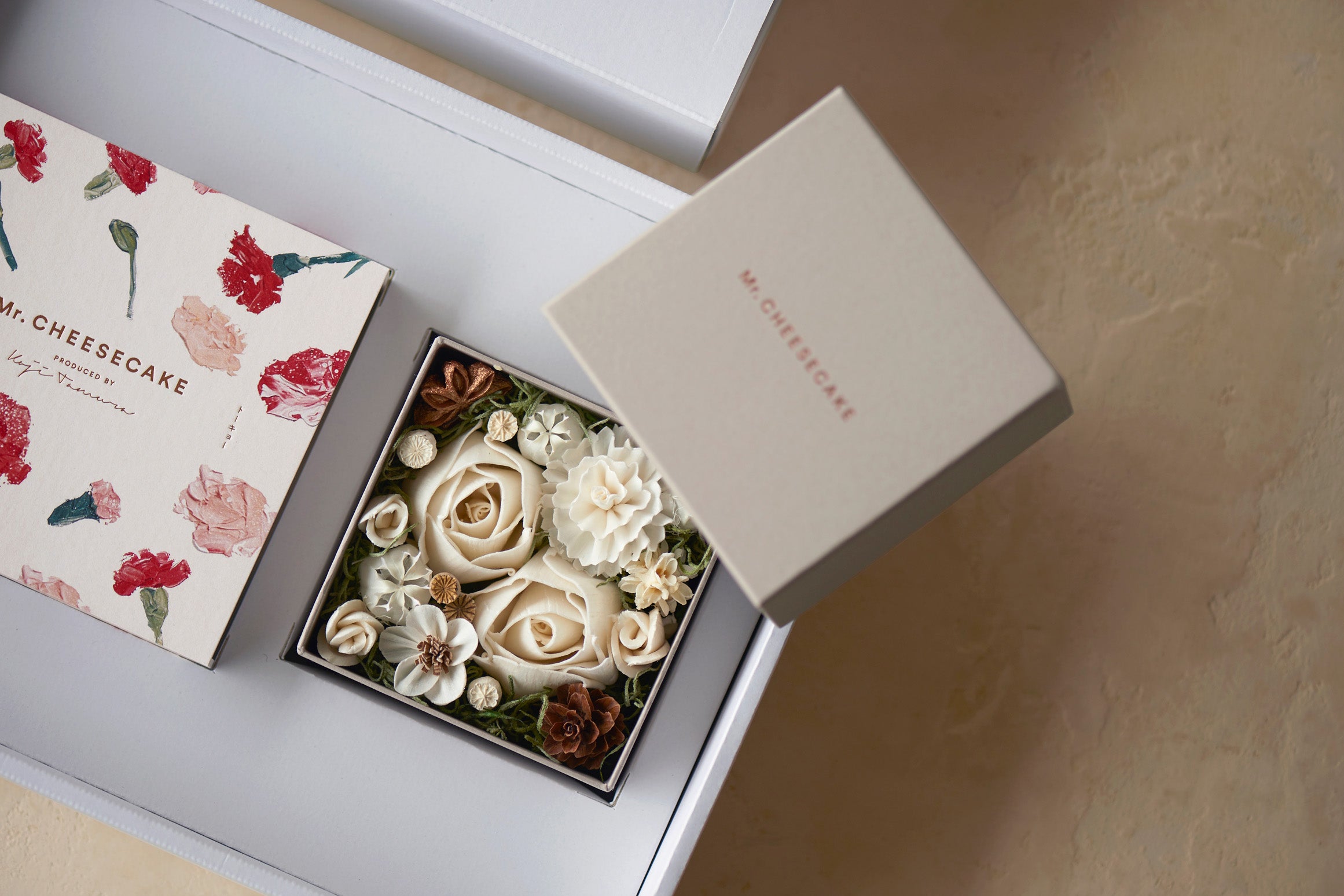 Mr. CHEESECAKE assorted 4-Cube Box Moment & Flower Box