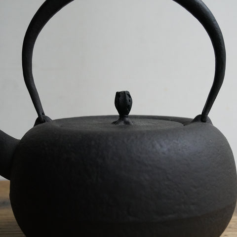 冬暮らしの道具 鉄瓶 – KOHORO