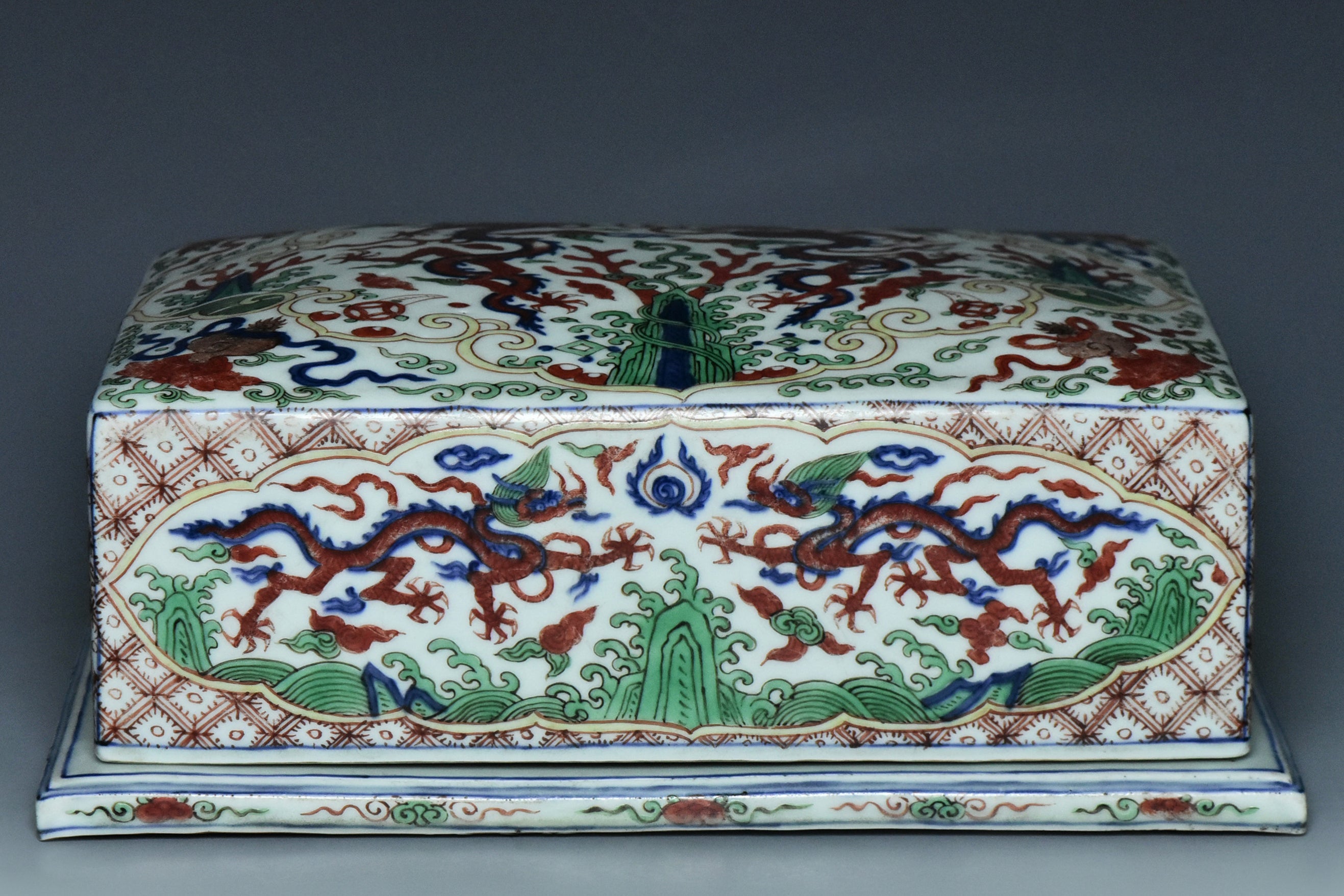 101：明代五彩龙盒及盖万历年款– Rivertownantiquesauctions