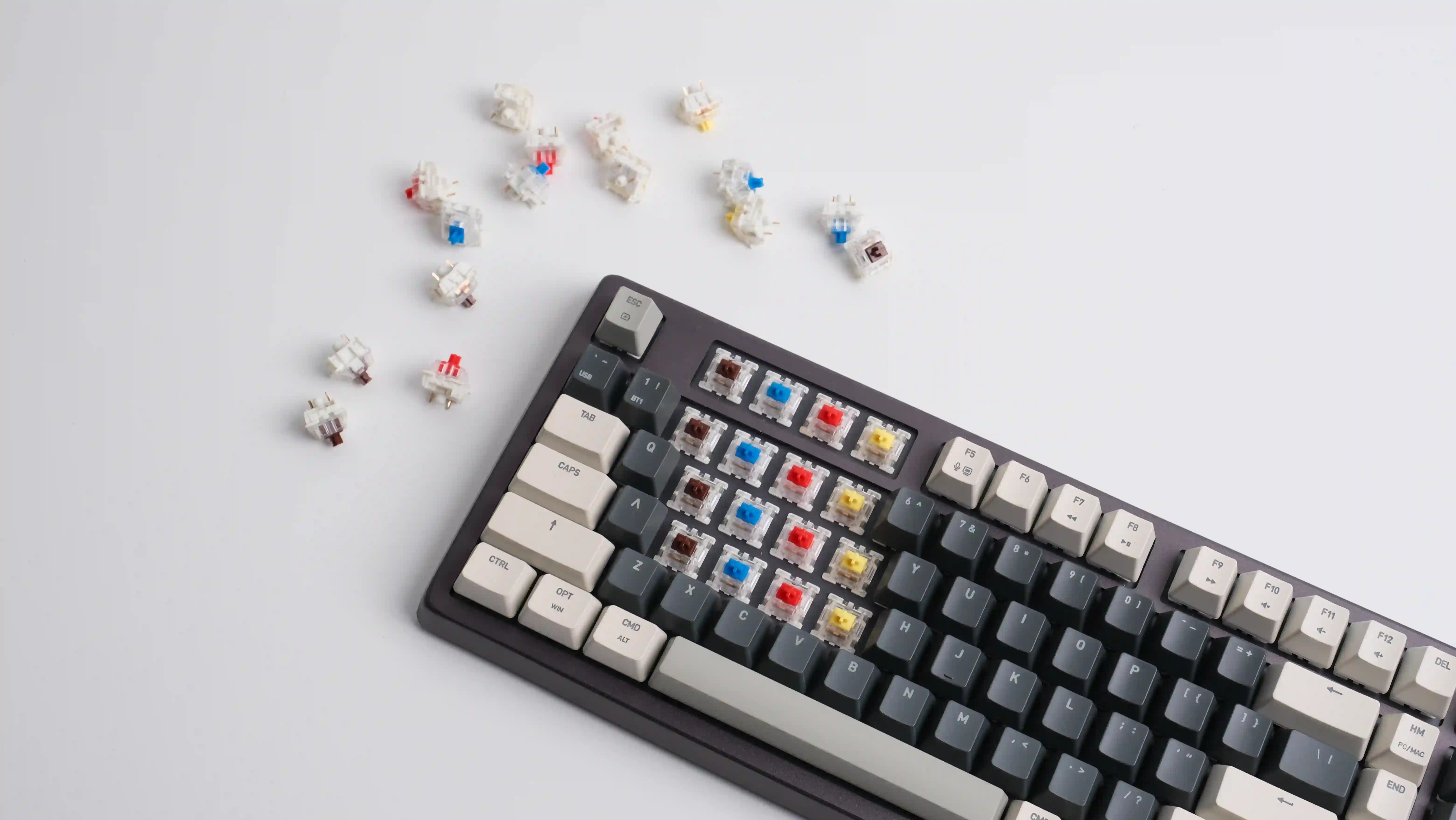 AZIO Cascade 98% ワイヤレス ホットスワップ可能キーボード - AZIO