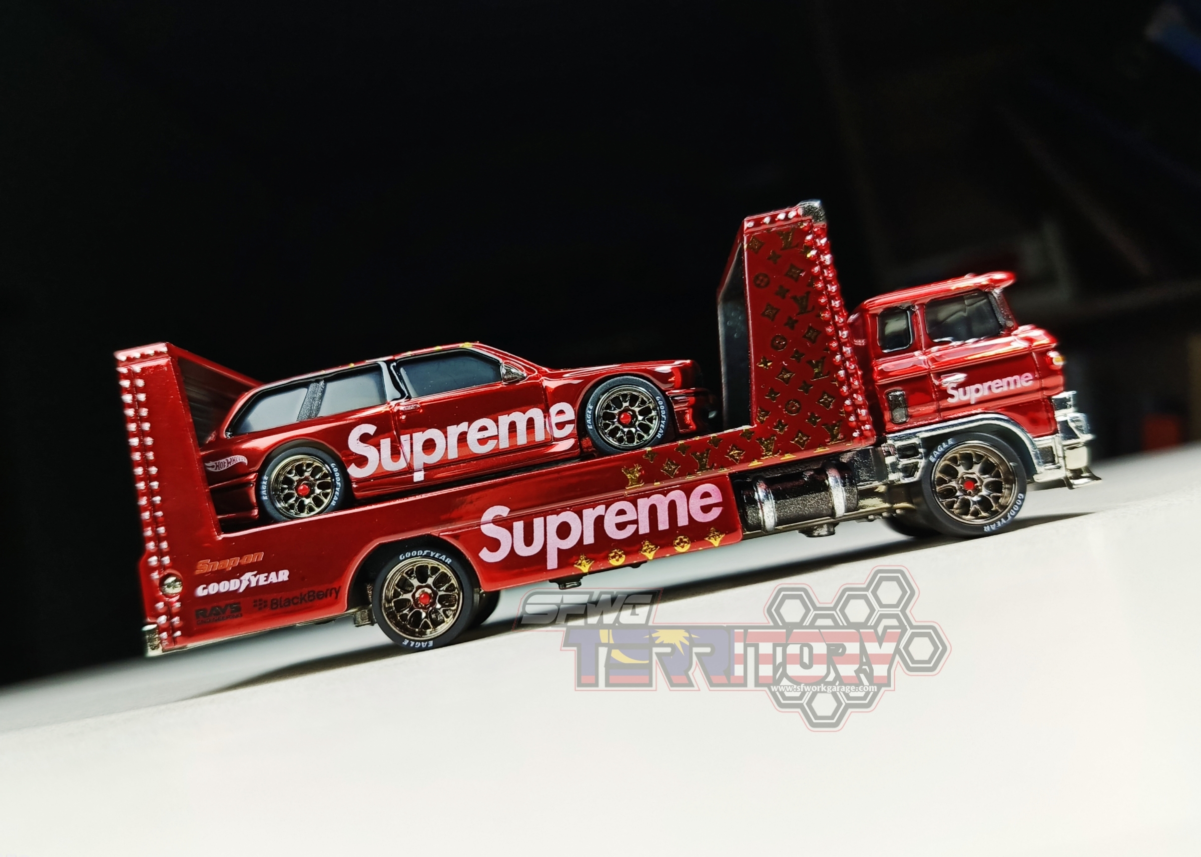 Supreme Hot Wheels Fleet Flyer+1992 BMW Supreme Team Transport