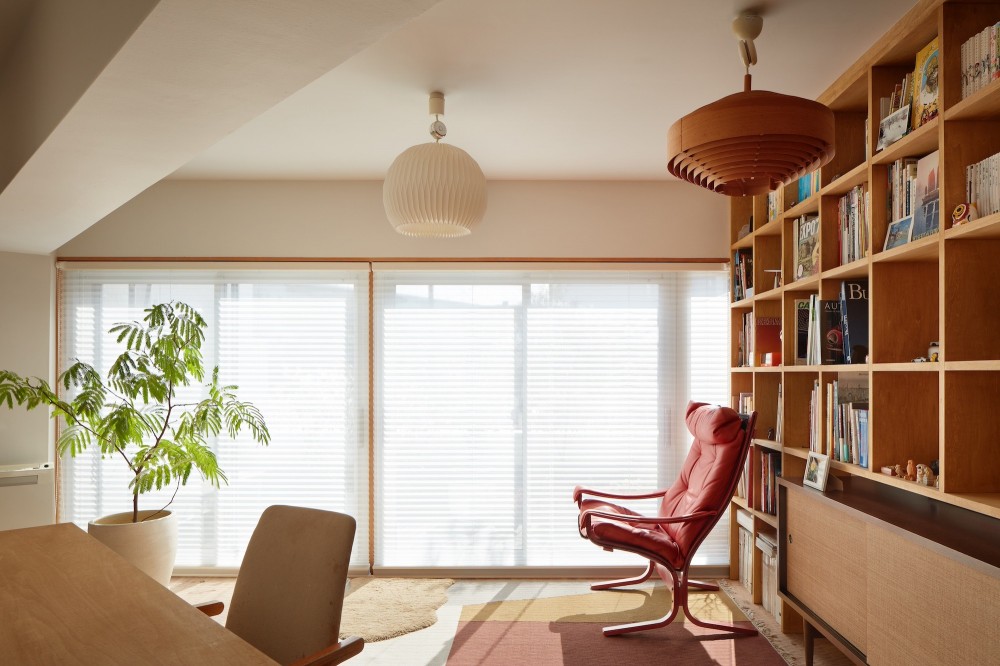 桜の家〜桜が見える東西のテラスそれぞれに面したダブルリビング