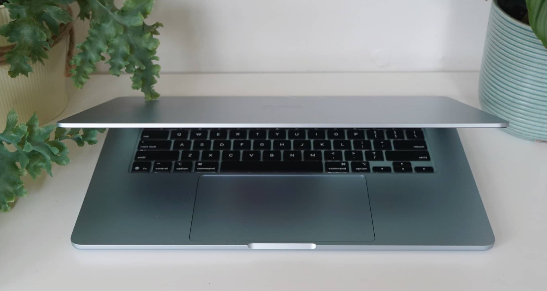 Apple MacBook Air M4シルバー MacBook Air M4: The Complete Review