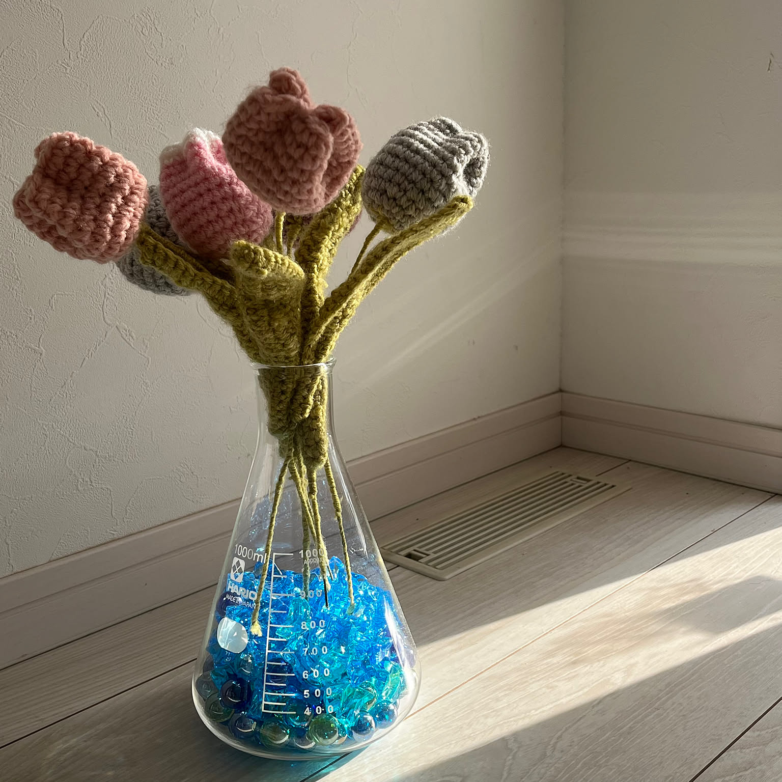 フラスコ型花瓶 3点 nara 装飾的な陶器製フラスコ型花瓶 3点