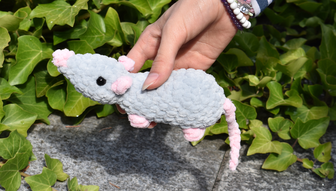 adorable lowsew rat: Crochet pattern | Ribblr