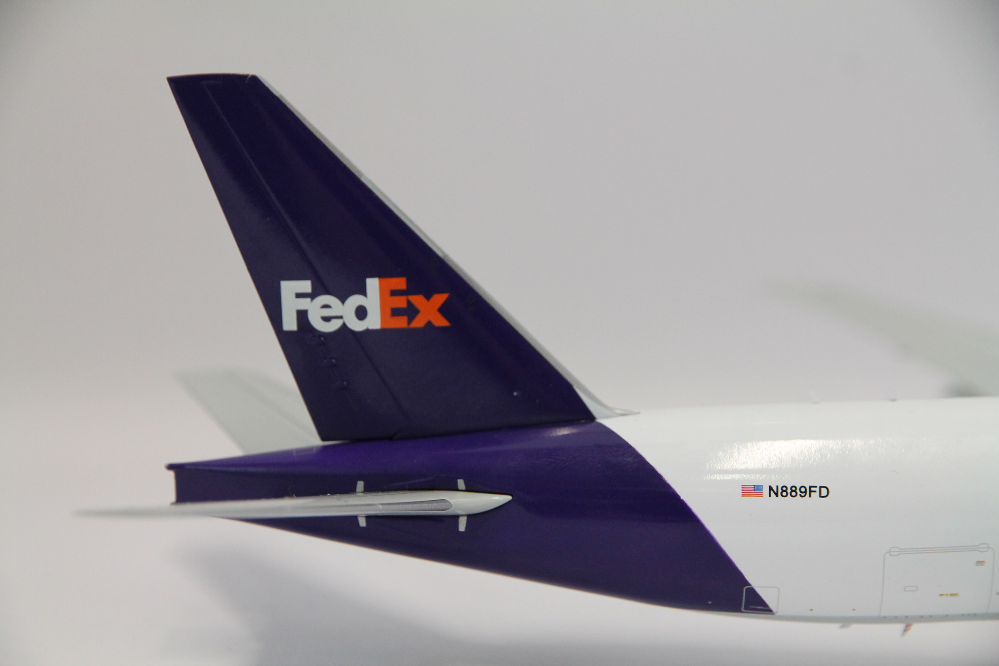 1:200 FedEx Boeing 777-200F N889FD Gemini200 G2FDX1070 - Diecast