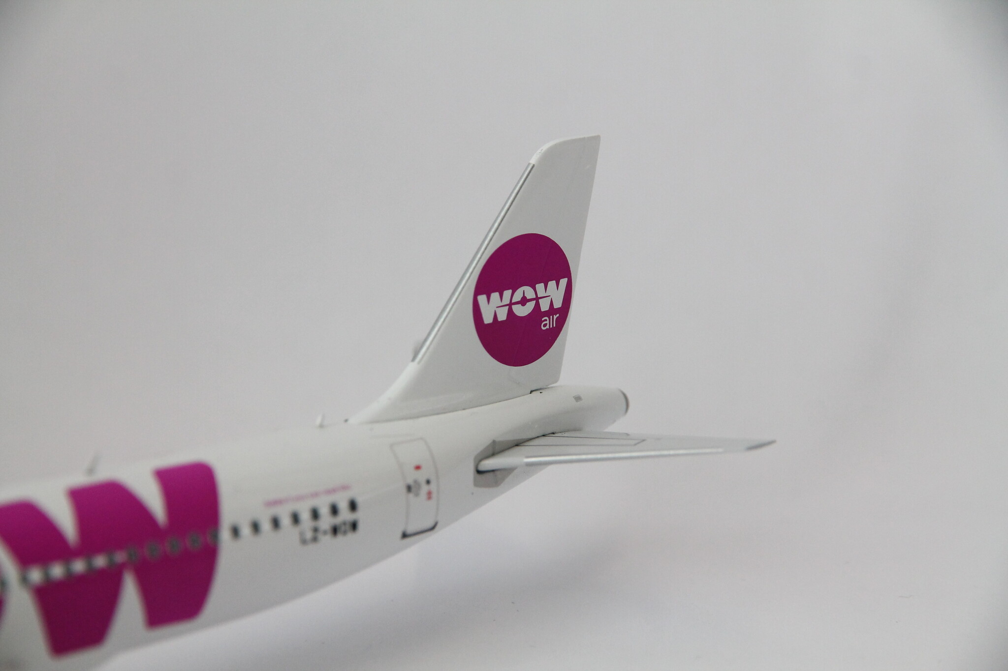 1:200 WOW Air Airbus A320-232 LZ-WOW J Fox Models JF-A320-008