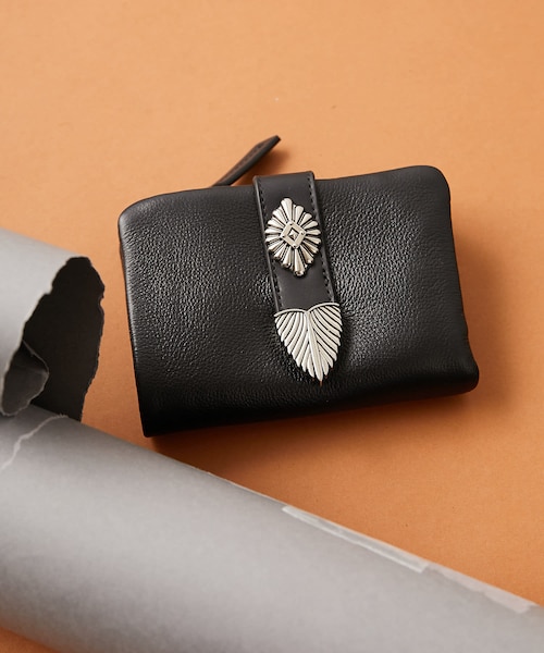 ear PAPILLONNER（イアパピヨネ）の「バックル折り財布（財布）」 - WEAR