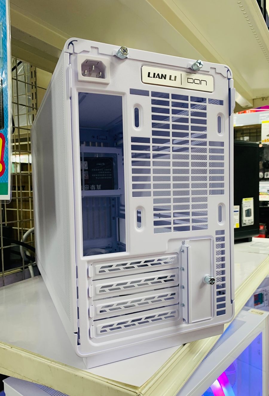 Lian Li リアンリー A3-mATX-WD White｜ツクモ公式通販サイト