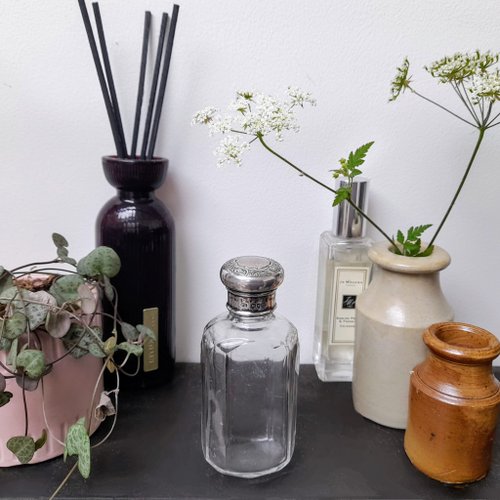 台湾 1891 年ビクトリア朝の手吹きガラスのアンティーク香水