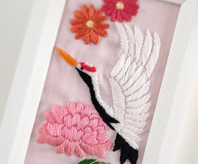 12%OFF】鶴と牡丹のお正月飾り刺繍フレーム かなちゃん手刺繍工房 - Pinkoi