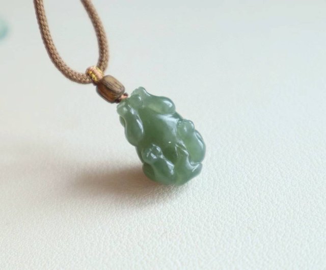 翡翠の彫刻ペンダント翡翠満緑の貔貅彫刻 上質光沢 C1A048 翡翠の彫刻