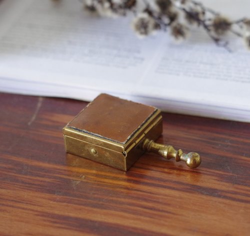 アンティーク調 ゴールドレトロカー 記念モデル 小物入れ（1920–2000