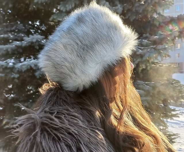 ベラルーシ アークティックフォックス（ホッキョクギツネ）風フェイク