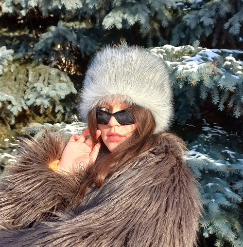 ベラルーシ アークティックフォックス（ホッキョクギツネ）風フェイク