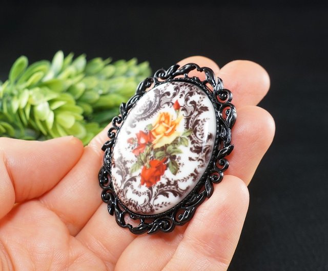 ロシア 薔薇の花 磁器カメオブローチ ブラック イエロー レッド