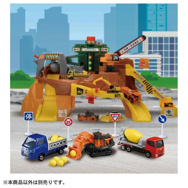 Tomica Construction Vehicles Set - Tumbling Rocks! Let's Play in a