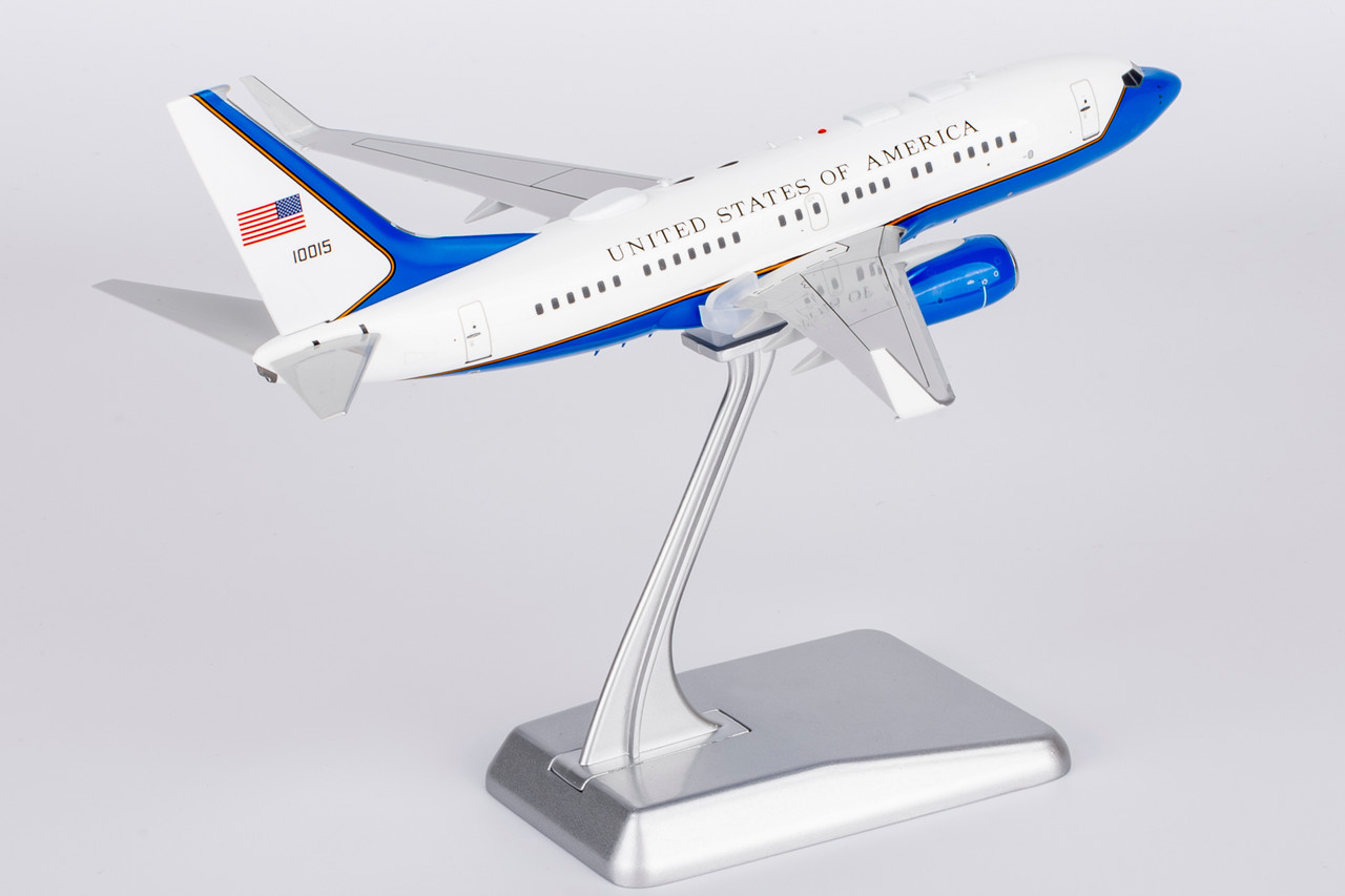 USA - Air Force C-40B (737-700 BBJ) 01-0015 with stand 05016 1:200