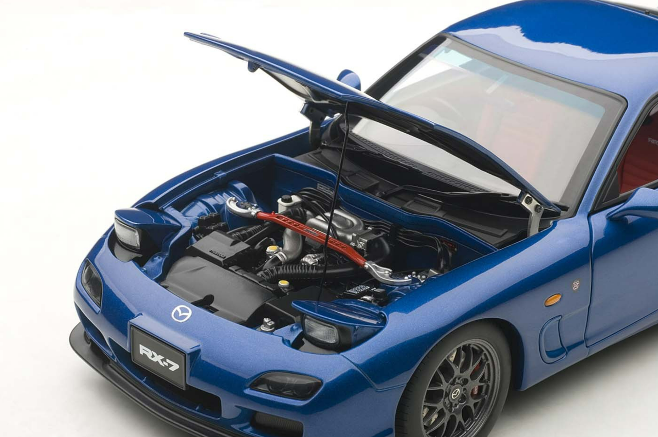 値下げオートアート1/18 マツダ 787B (限定・優勝トロフィー付) 欠品無