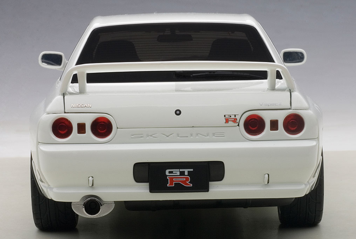 1/18 AUTOart Nissan Skyline GT-R GTR (R32) V-SPEC II Tuned Version