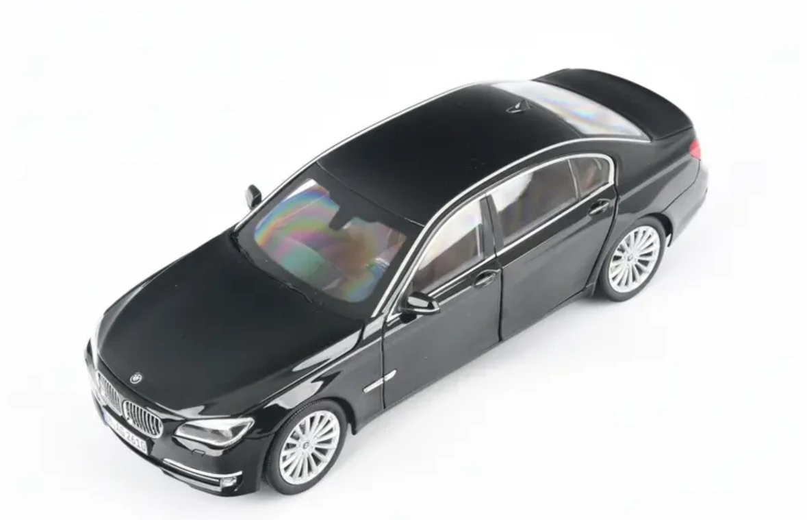 1/18 Dealer Edition 2008-2015 BMW 7 Series 750Li (F02) LCI