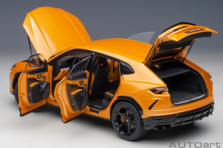 1/18 AUTOart Lamborghini Urus (Arancio Borealis Pearl Orange) Car