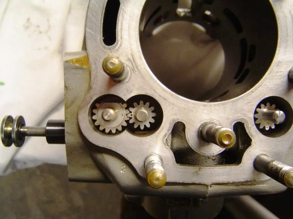 Kawasaki KDX 200 steel KIPS valves and idler gear with bushes (E1