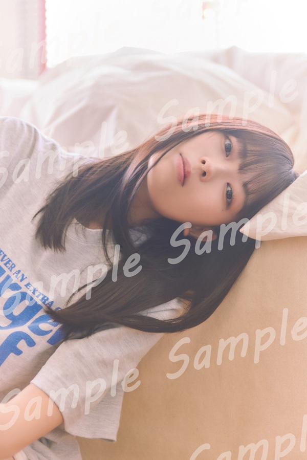 乃木坂46 3期生 岩本蓮加 写真集 いたずらな風 直筆サイン入り当選