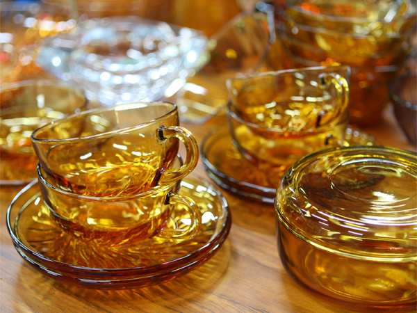 HOYA・SOGA・ADERIA、1970年代・昭和レトロなアンバー（琥珀色）ガラス