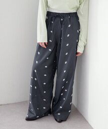 レディースのパンツ（グレー/灰色系・花柄・ボタニカル柄