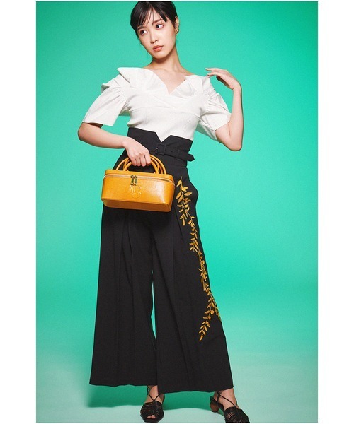 LILY BROWN（リリーブラウン）の「刺繍ハイウエストタックパンツ