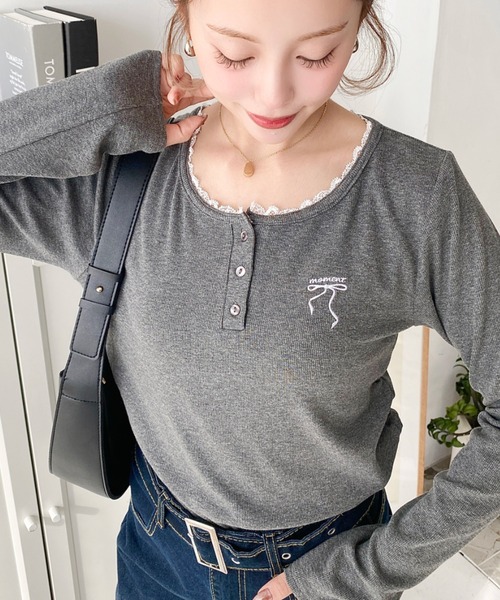 ヘンリーネックワンポイント刺繍長袖リブカットソートップス（Tシャツ
