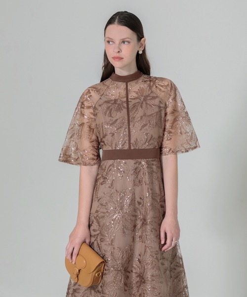 Leja（レジャ）の「【LEJA】スパンコール花柄刺繍プチハイネック