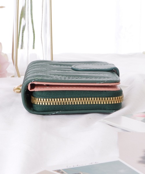 セール】レザー調 キルティング 二つ折り コンパクト 財布 ウォレット