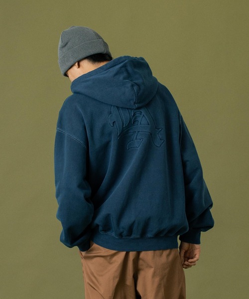 XLARGE（エクストララージ）の「PIGMENT DYED EMBOSS LOGO ZIP HOODED