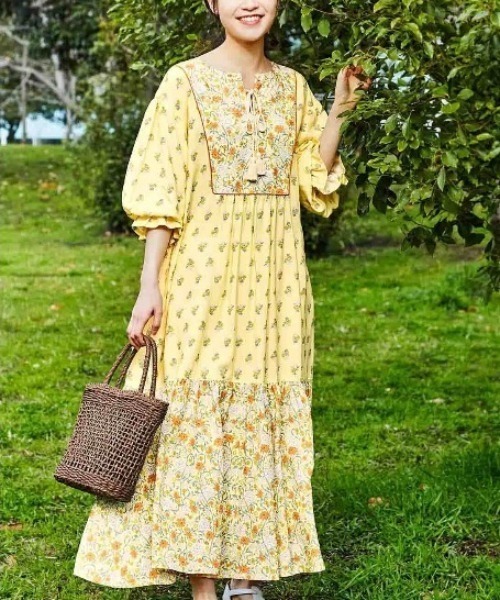 松ニ宝尽くし時代蒔絵花月台・三ッ組盃揃い（時代箱） 松ニ宝尽くし