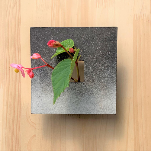 黒陶掛け花生け(バブル) 陶器 一輪挿し 壁掛け 一輪挿し・花瓶・花器