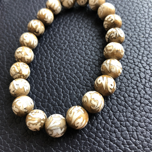 最高のお守り ヒマラヤチベットの神秘的な宗教用ヤク骨に六字真言彫 1