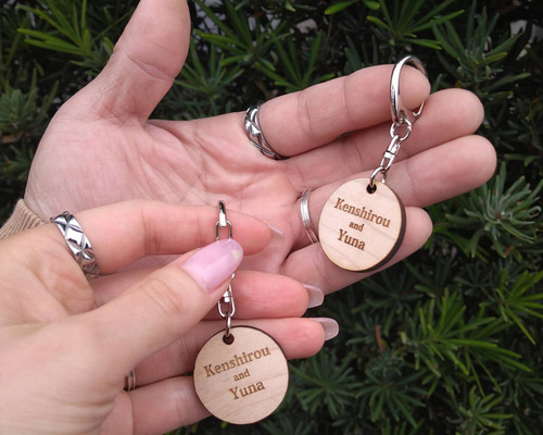 木製 ペア名入れキーホルダー 名入れ 文字入れ オーダーメイド セット