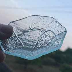 緑色のガラス皿 放射状模様 昭和型板ガラス食器 レトロガラス食器