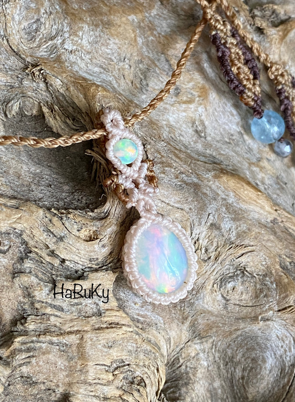 白のギャップ♢AAA プレシャスオパール♢エチオピアンオパールマクラメ