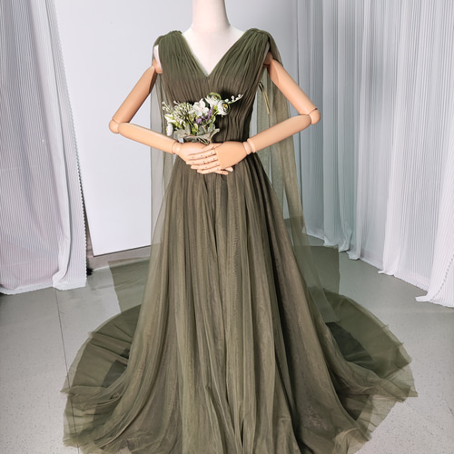 送料無料！カラードレス パーティードレス グリーン ノースリーブ V