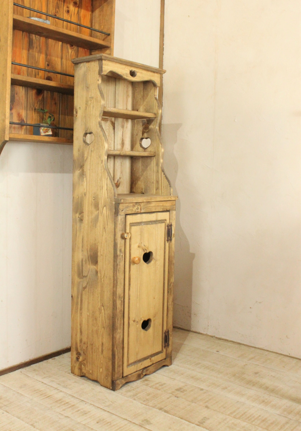 値下げ 節約 カントリー家具 木製ハート型 3段飾り棚 ハンドメイド