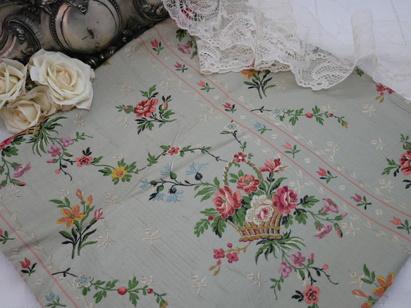 フランスアンティークGROS DE TOURS サンプル刺繍シルククロス 生地